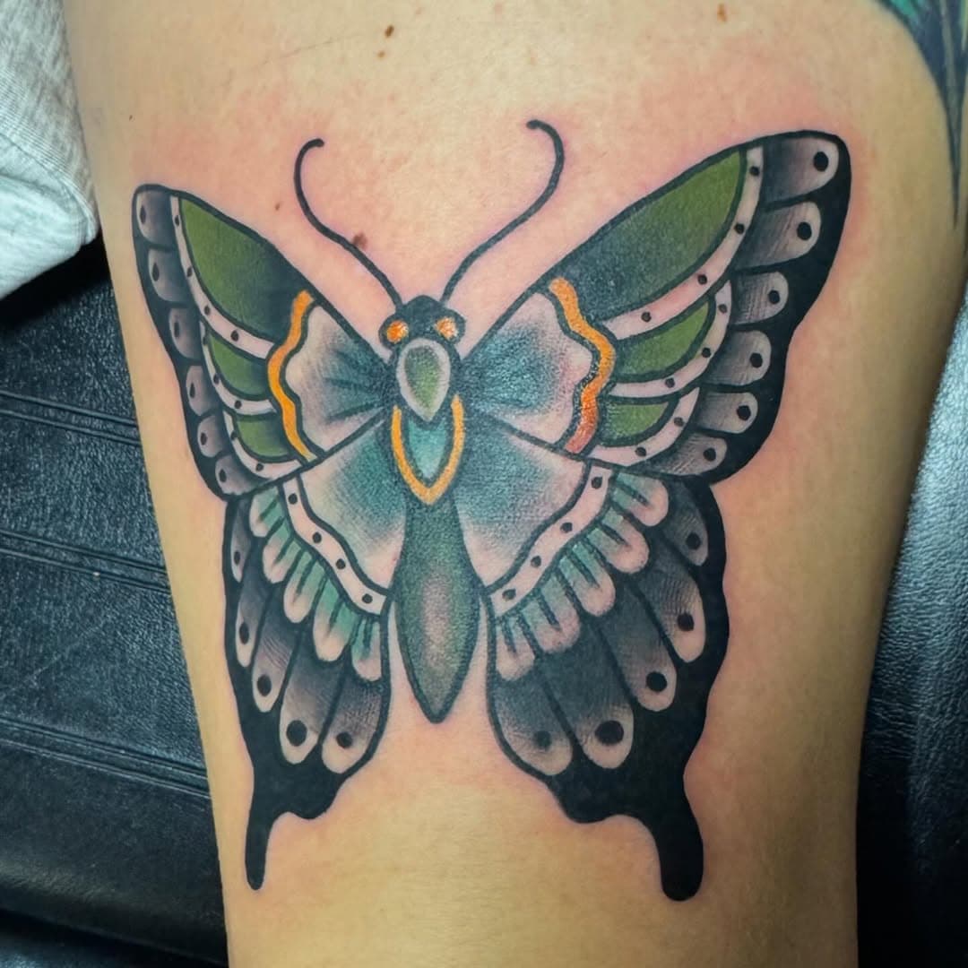 Traditional butterfly from a few days ago. #tattoo #traditionaltattoo #butterfly #butterflytattoo #colortattoo