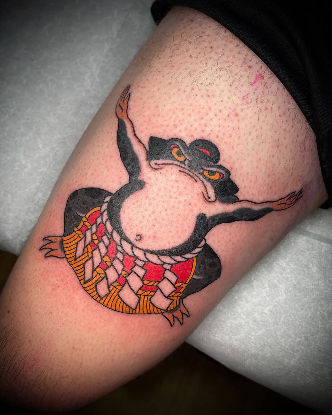 • A Rikishi cerimonial frog for Daniel •
Thanks bud for this awesome idea 🙏🏻
.
.
.
.
#sumo #bizzosan #japanesetattoo #sumotattoo #frogtattoo #japanesefrog #hamburg #irezumihamburg #wabori #waborihamburg #irezumitattoo #japanesetattoodesign