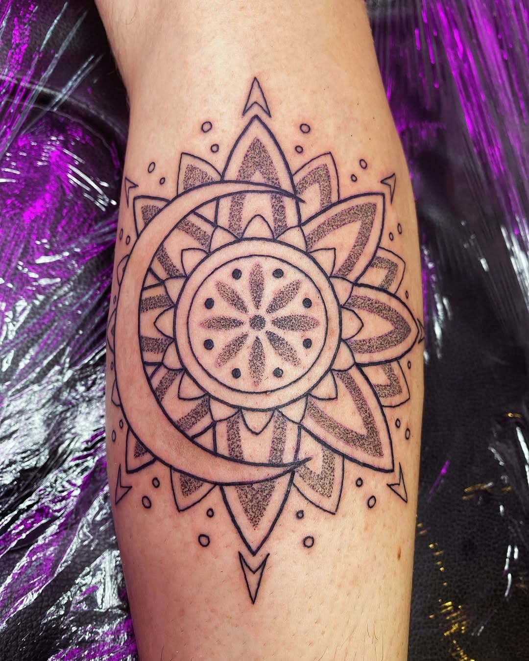 Little mandala tattoo for Tom ,
was see dots for weeks after this but really enjoyed doing it ,
DM for bookings and enquiries 

#tattoo #tattooer #tattoos #tattooart #tattooideas #tattooist #dotworkers #dotworktattoo #pattern #chestertattoo #chester #chestercitycentre #chesterlife #chesteruni #happy #fun #love