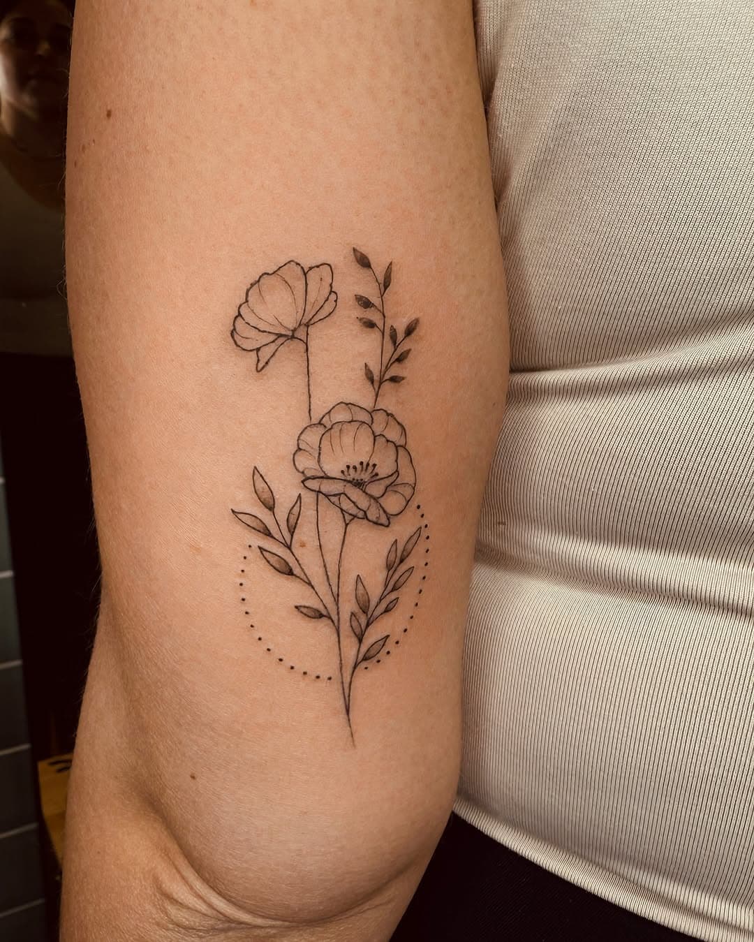 Me encanta tatuar flores 💐

#flowertattoo #finelinetattoo #donostiatattoo #tattoodonostia #finelinedonosti #donostifineline #donostiafineline #sansebastiantattoo #botanicaltattoo