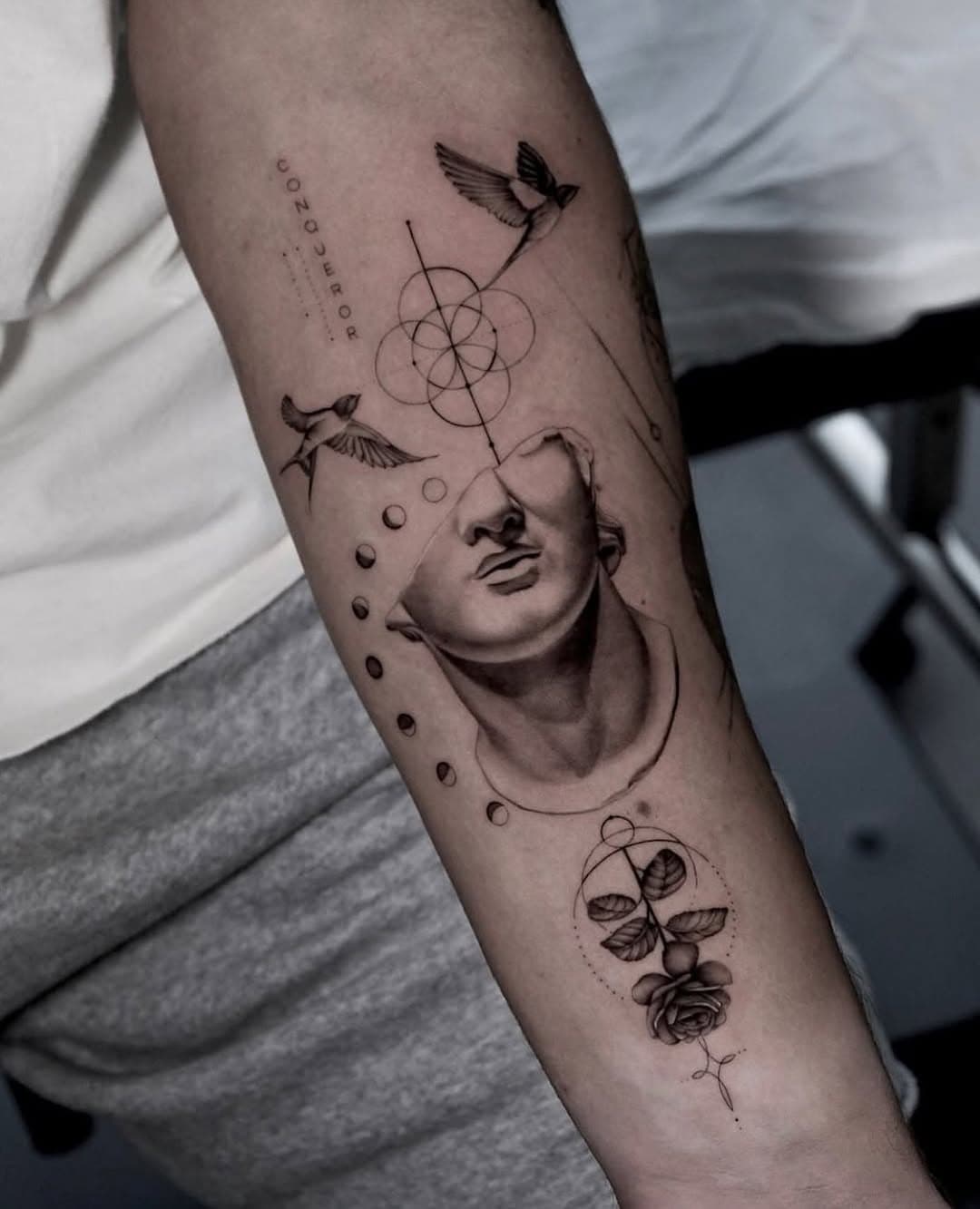 Conceptual design by @leobiaso 

for info e Booking :
🕰 9:00 -19:00
☎️‭+39 333 5005446
📨 ‎tattoolabpn@gmail.com
Tattoo-piercing-Guest 💪🏻

#tattoolab #tattoo #tatuaggio #dotworktattoo #dotwork #swallows #rose #blackandgreytattoo #fineline