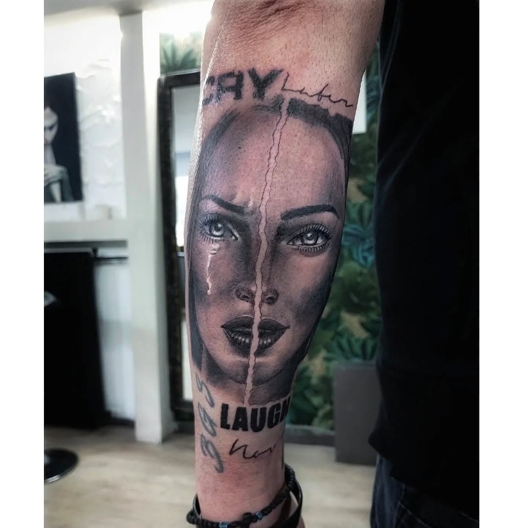 Laugh now Cry Later
Done from @george_crossover with Emalla Grand and Emalla Eliot Cartridges 
__________________________
#ink #inked #realism #realismtattoo #portraittattoo #crynowlaughlater @emalla.official @emalla.fiona @emalla.machine  #πατρα #emallaeliotcartridge #emalla #πατρα #vacay #maketattooingsafe  #patrastattoo  #tattoo #tattoos  #patra #greece #emallaproteam  #crossovertattoo #crossovertattoostudio #georgeapostolopoulos