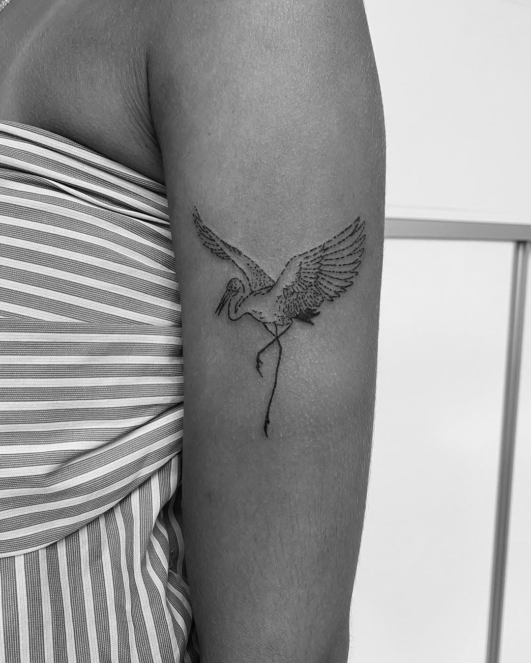 Mais duas tattoo da @imsophiasol 🥰 muito obrigado 💚  Se a tattoo faz parte do seu estilo de vida, chama a gente para fazer um orçamento! 💚

#luizinhotattoo #tattoo #finelinetattoo #tattooartist #londrina