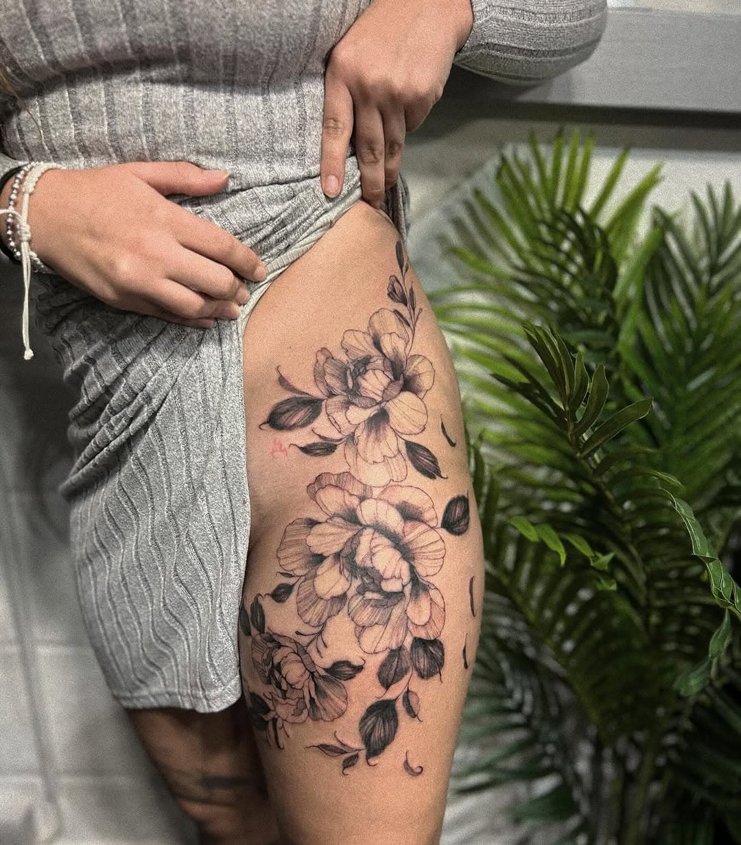 Finally got to finish off this floral piece the other day!! 🫶🏻

Made at @poisoninktattoos

#smalltattoo #tattooartist #love #fyp #fypシ #funday #inkedgirl #tattooideas ##tattooideas #tattoolovers #fineline #finelinetattoo #scripttattoo #singleneedle #basingstoke #viral #tattoo #floraltattoo #artist #artlove