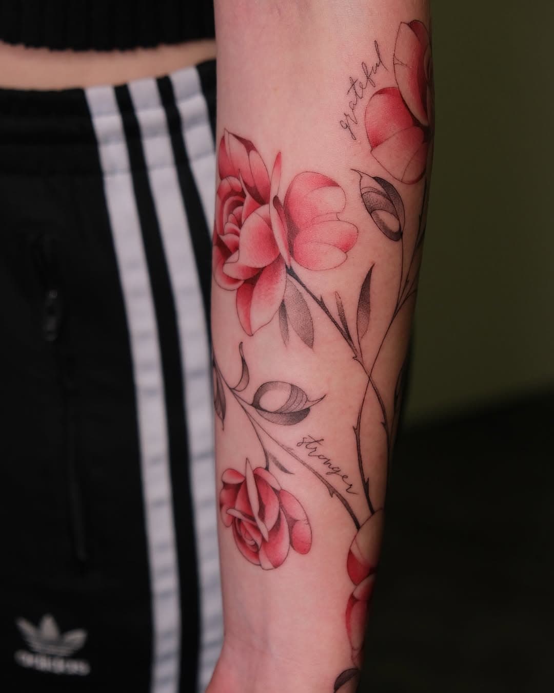 gentle side of the rose 💗
Sleeve Project in progress- Ganz sanfte Rosen gestochen von @anbored 
.
.
.
#rosetattoo #sleevetattoo #bamberg #colortattoo #schweinfurt #tattooart #finelinetattoo #inked #kitzingen