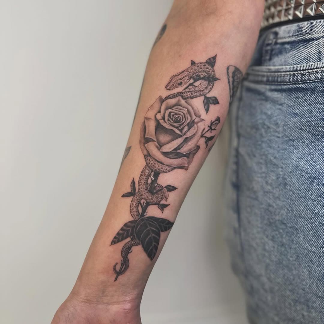 Some healed and some not 🍋 

Email suzetattoos@gmail.com to book in, I would love to hear about your projects ⛓️‍💥

#londontattoo #tattoolondon #tattoos #tattooist #tattooideas #tattoostyle #tattoosforgirls #tattoosformen #tattooedwomen #tattoolife #tattooflash