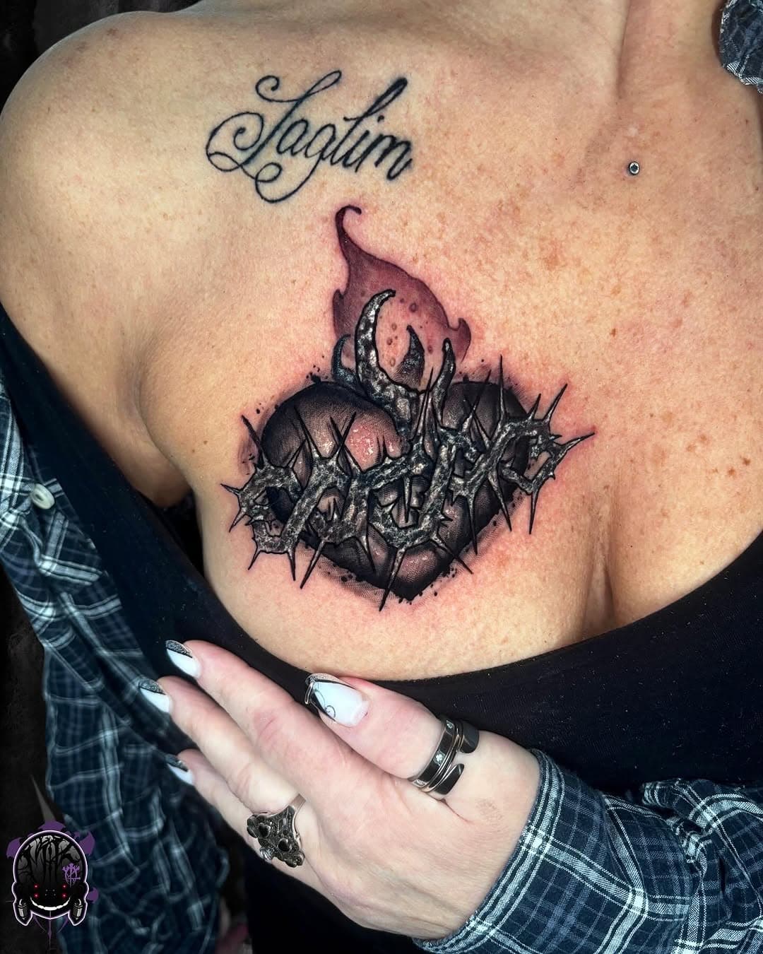 CUORE SACRO🫀🔥
#tattoo #tat #tatuaggio #tattoos #tattooist #tattooed #tattooart #tattooartist #tattooer #blackandgray #blackandgraytattoo #blackandgreytattoos #blackandgrayrealism #heart #dark #darktattoo #ink #inked #tattooink #tattoowork #tattooworkers #tattooworld 
#darktattooart #darktattooartist #black #tattoolife #tattoolifestyle #tattoodesign #hearttattoo #tattoogirl