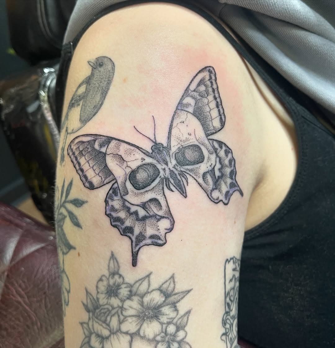 This winged babe on tbe lovely Carrie @cazalices ❤️ always a pleasure catching up with my fave couple. Hope Alyx had a great birthday :) #butterflytattoo #skulltattoo #skullbutterflytattoo #insecttattoo #tattoosofinsta #girlswithtattoos #tattoobutterfly #tattooskull #tattoostyle #femaleswithtattoos #armtattoo #tattooartist #tattoosociety #blackworktattoo #tattooideas
