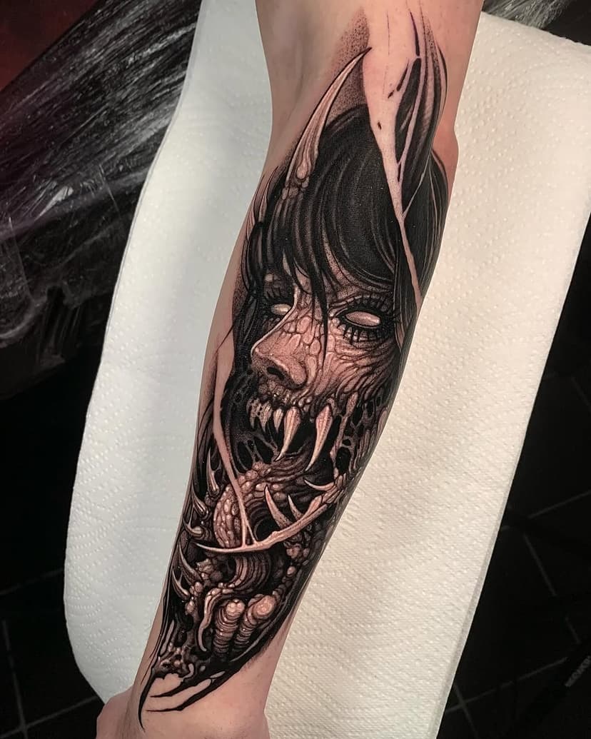 Creepy bio lady for @alan_unworthy 🙏🙏🙏 done at @14arrows_tattoo using @vladbladirons @mothtattoosupplies @wbjtattoo 
@eclipse.tattooink 
@butterluxe_uk @killerinktattoo 

#vladbladirons #vbiproteam💪🔥 #eclipsetattooink #mothtattoosupplies #wbjtattoo #musotoku #musotokupowersupply #butterluxe_uk #killerinktattoo #dermalizepro #skinartmag #skinart #skinartcollector #tattoocollector #thedarkestwork #neotradeeu #neotraditionaltattoo #inkedmag #sullenclothing #tattoosnob #irezumicollective #neotradsub #flashaddicted #tattooflash #bio #biomech #creepy