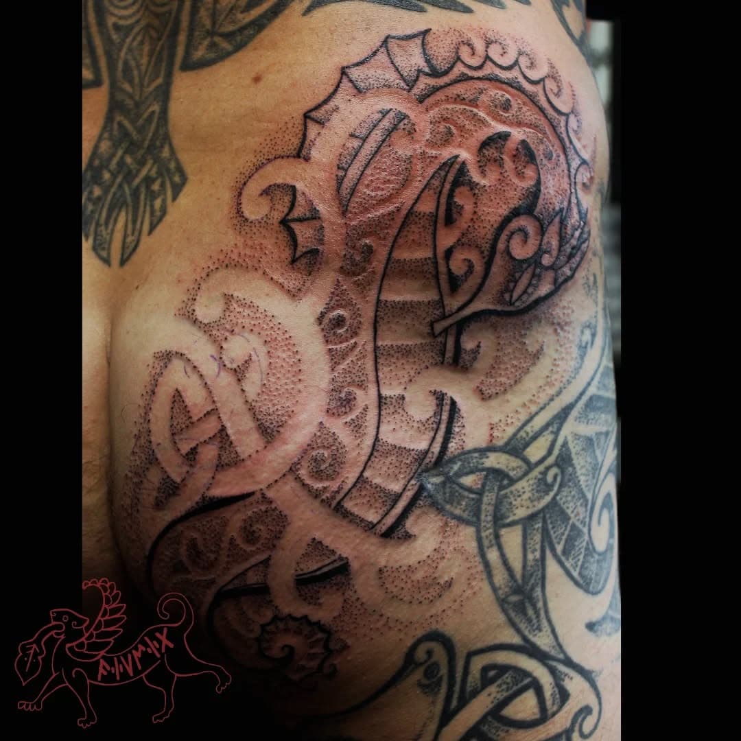 #tattoo by #fiumix #vikingtattoo #celtictattoo #nordictattoo #venetkenstattoo #norsetattoo #pagantattoo #knotstattoo #venetkens #viking #vikings #vikingsink #celtic #norse #pagan #ancienttattoo #vikingart #vikingstyle #rune #runetattoo #runes #paganesimo #vichinghi #vichinghi #vichinghiitalia #vichinghitattoo #vikingtattooartist #tatuaggiovichingo