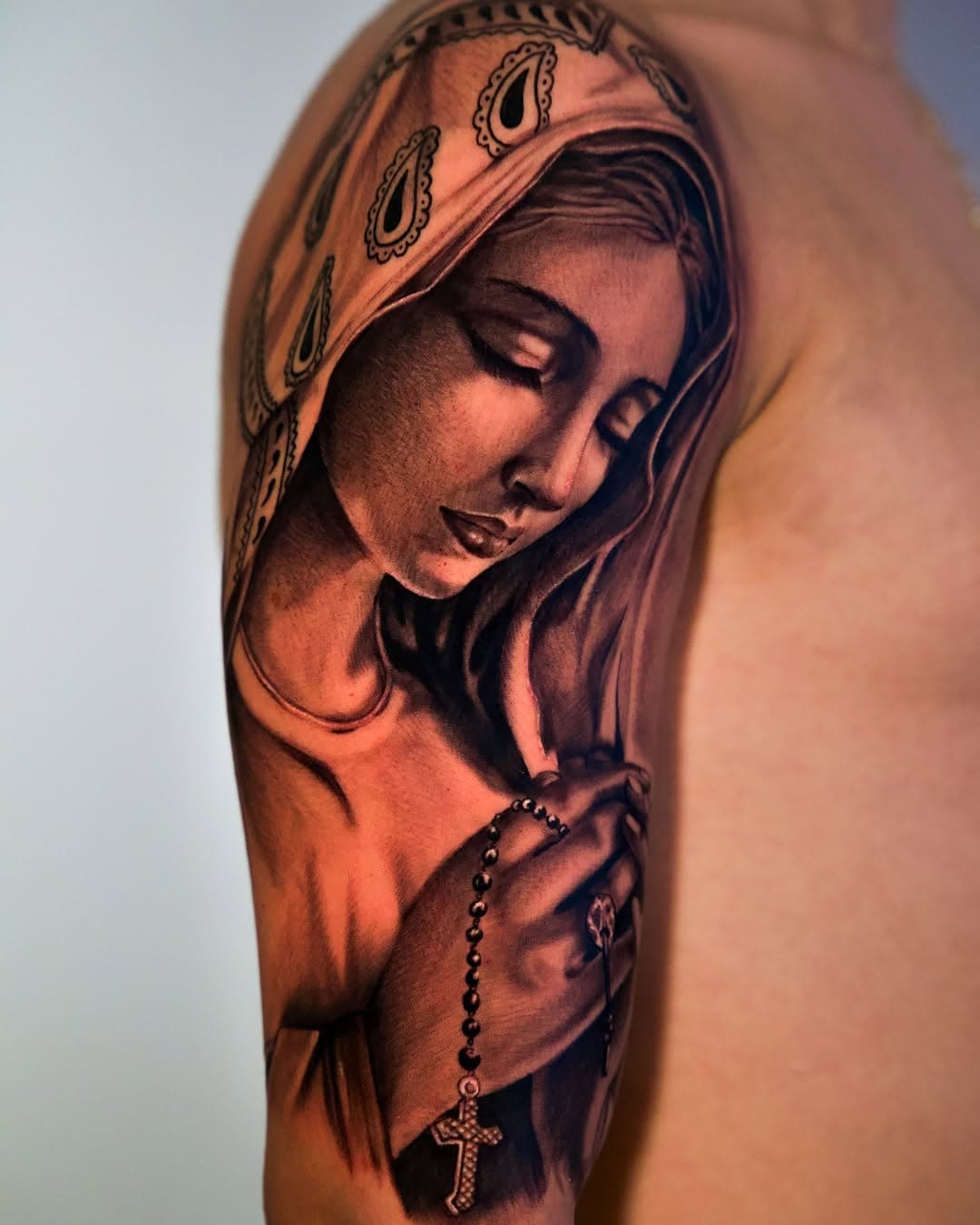 #blackandgrey #tattoo #bishoprotary  #art #madonna #dermalizepro #chicano #realism #realistictattoo #bngtattoo #tattoosofinsta #tattoolovers #thefamilink  #mary #chicanotattoo #instatattoo #inkedboy #tattoos #bestchicanotattoo #morktattooparma #parma #pantheraink #inkpassiontattoo #barbertds #tattoolove #tattooitalia #igtattoo