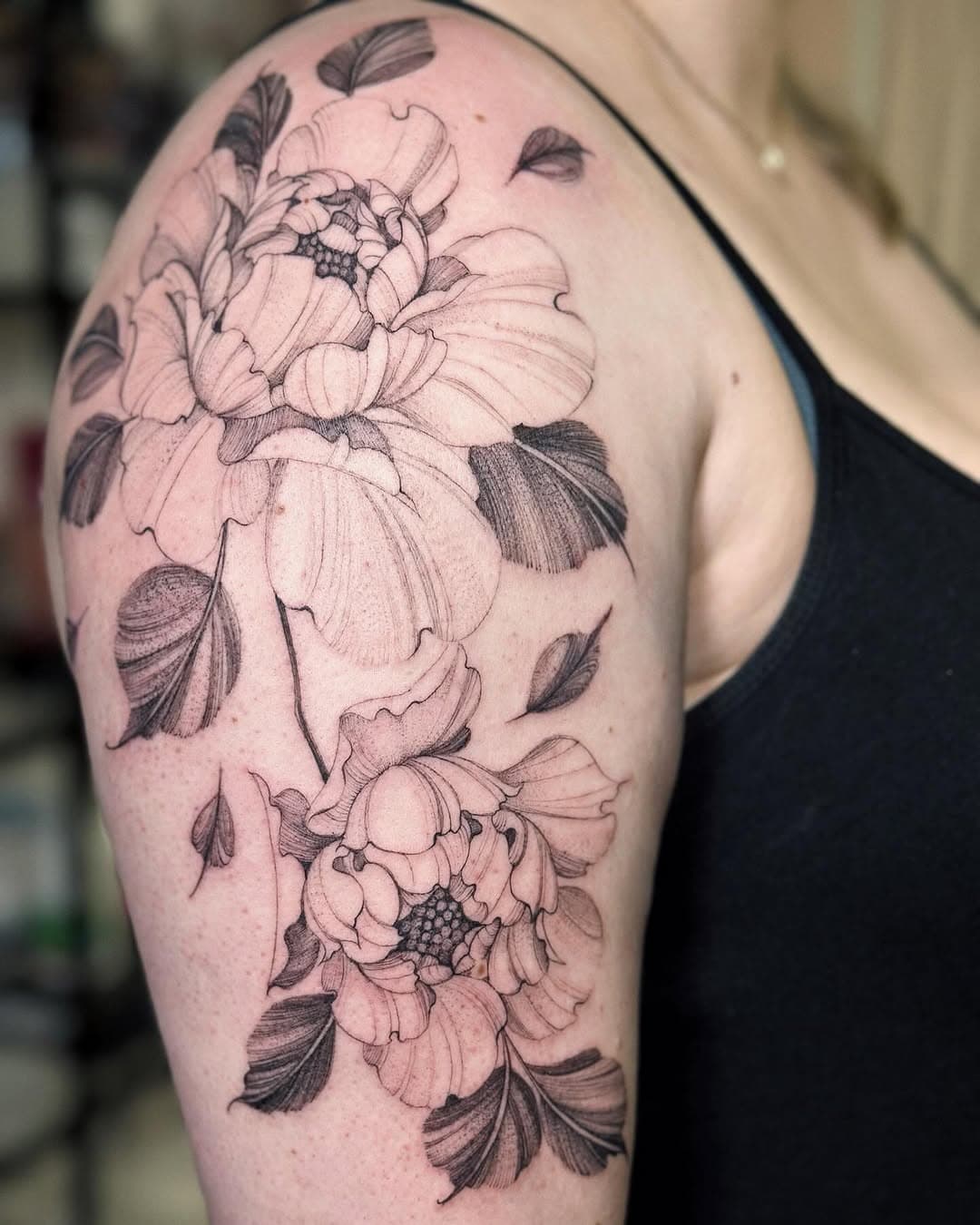 ✨ PEONY TATTOO ✨
____________________

#peony #peonyflower #peonytattoo #flowertattoo #floraltattoo #fineline #finelinetattoo #tattooart