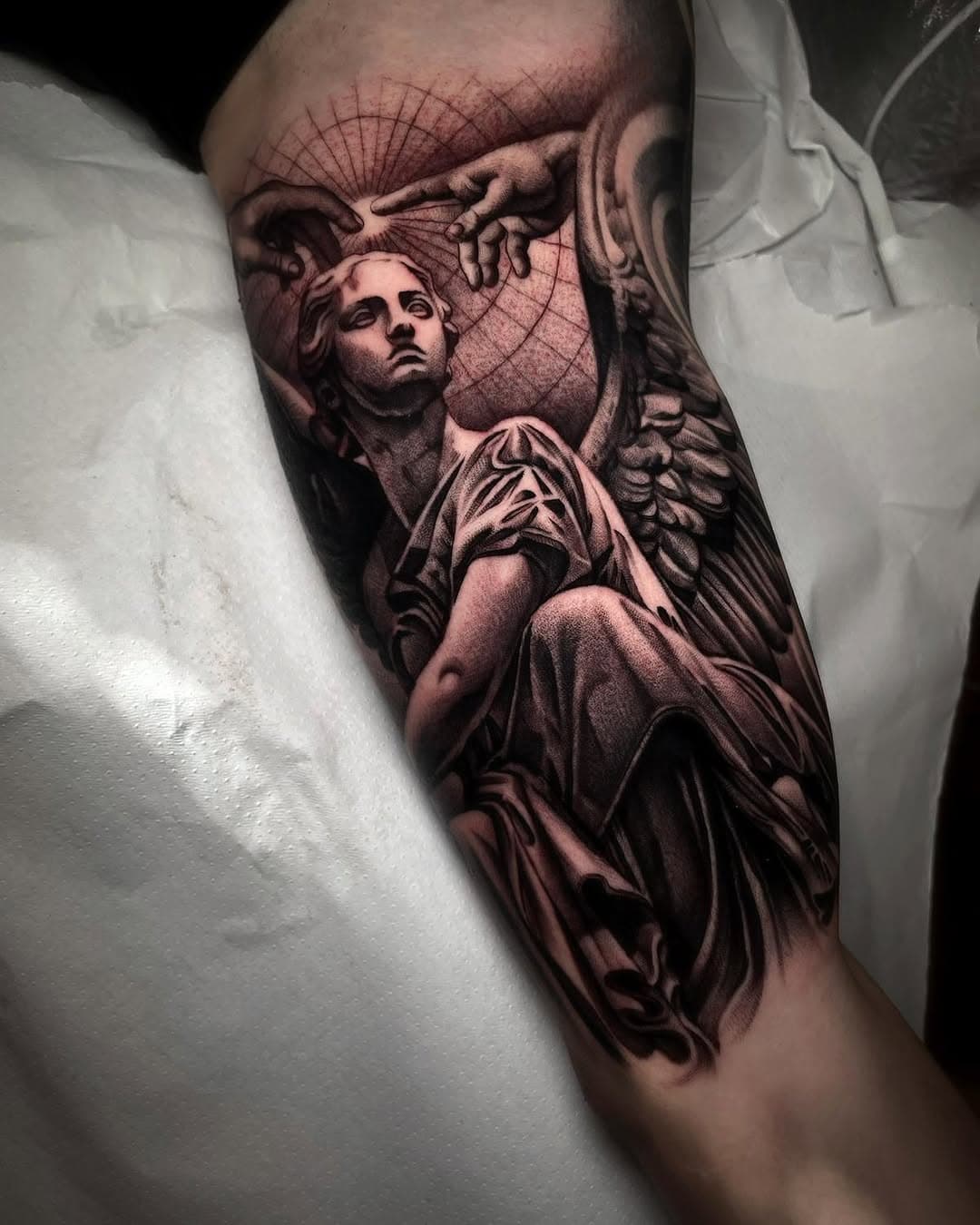 “La muerte hace ángeles de todos nosotros y nos da alas donde teníamos hombros, suaves como garras de cuervo.” - Jim Morrison

Tattoo realizado por nuestro querido amigo @esteban.sendino.tattoo en una de sus visitas al estudio