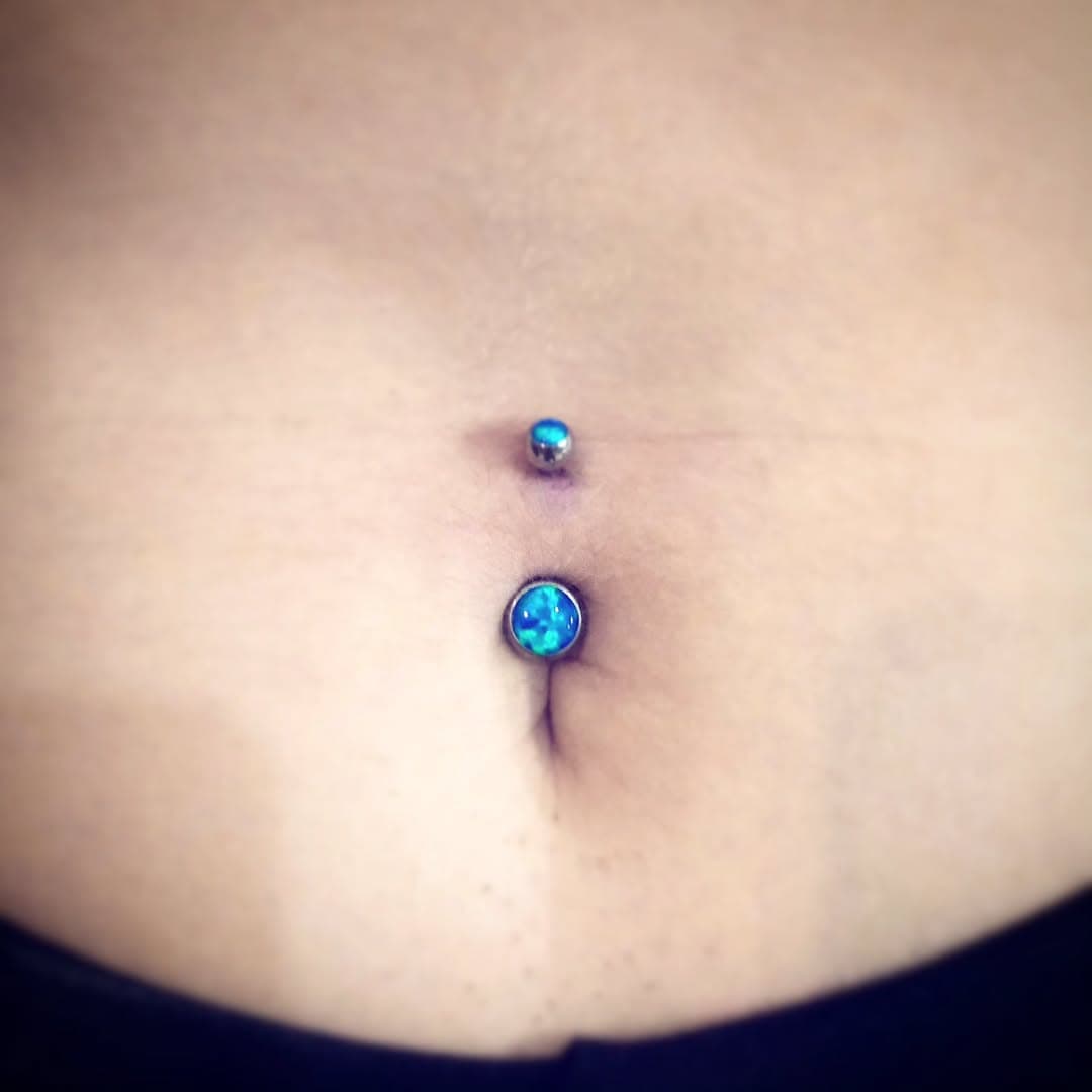 Aplicação de jóia em titânio com pedra opala.
Aplicação feita por @thiagomerlintattoo 

Para agendamentos e orçamentos confira o link do whatsapp na bio ou DM 

#piercings #piercing2me #photooftheday #piercingsofinstagram #bh #bhpiercing #belohorizonte #titanium #serranobh #castelobh