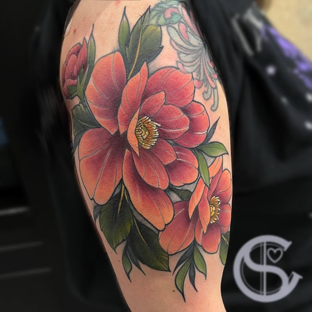 Florals by @carolinesmart_tattoo at Everblack Tattoo Co. 

Message us or Caroline with any enquiries you have

#colourtattoo #sheffieldtattoo #neotraditionaltattoo #traditionaltattoos #floraltattoo #flowertattoo