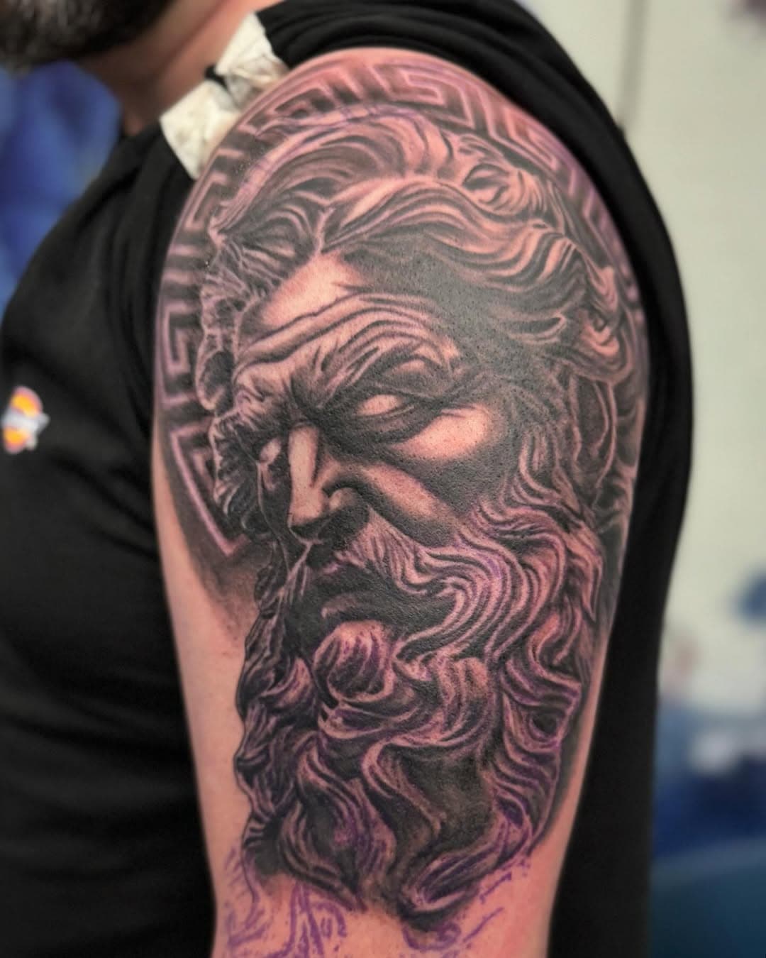 ⚡️Début de bras pour Romain!⚡️
#tattoo #tatouage #ink #art #lunderskin #lauralagardetattoo #pantherebleuetattoo #chatillon #paristattoo #realistictattoo #realismtattoo #mythologiegrecque #zeustattoo #blackandgreytattoo #tatouagehomme