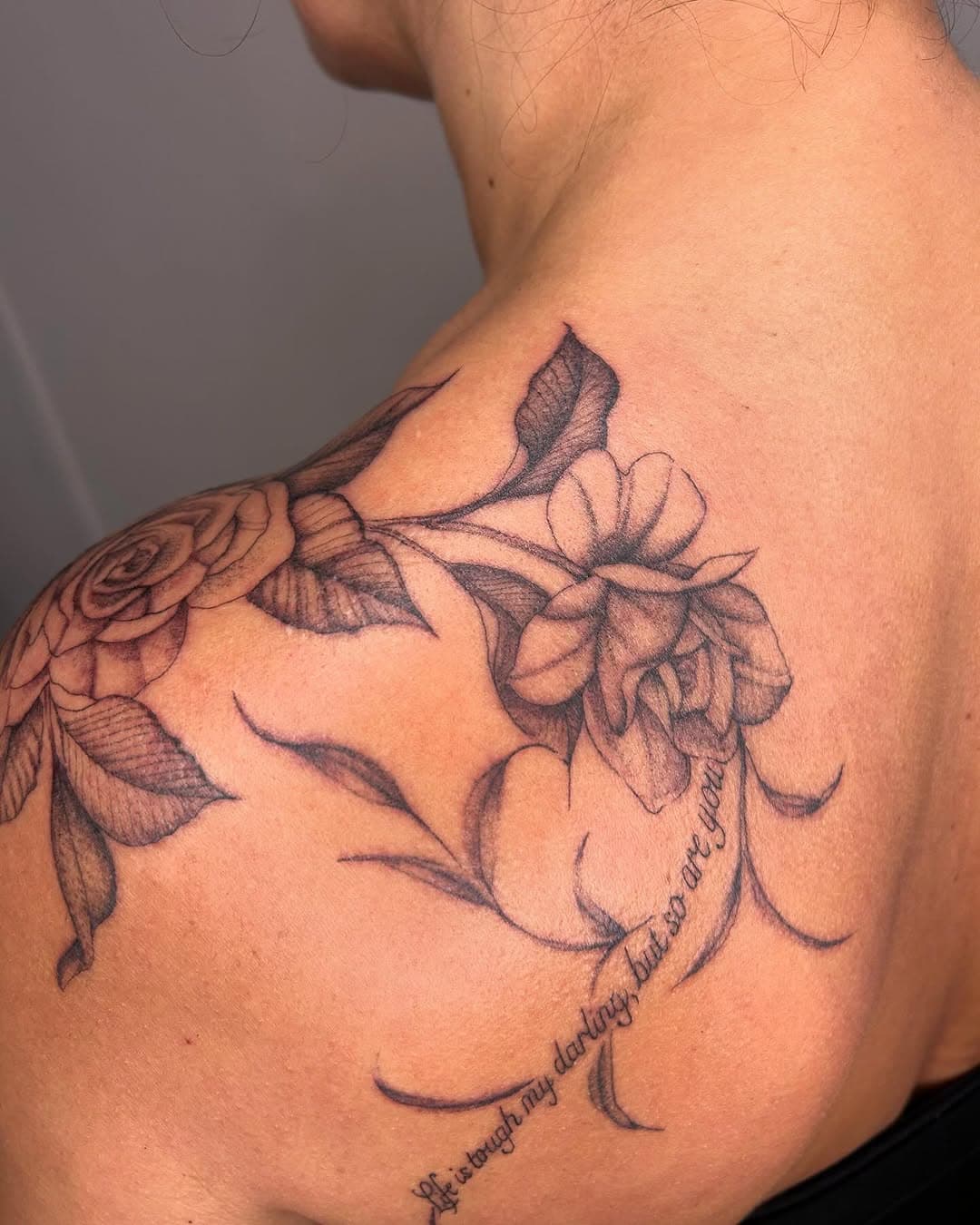 Work done by @gpearsontat  for any enquiries contract George directly ☺️

#floraltattoo #floral #birthflowers #borthflowertattoo #backtattoo #chesttattoo #stipplework