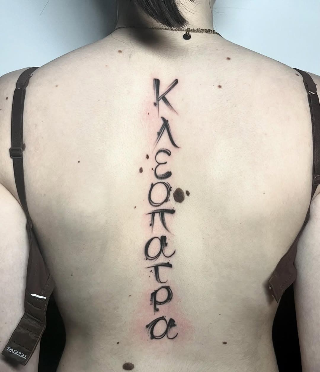 •CLEOPATRA•

Eseguito al @manoviva_tattooclub 

#tattoo #tattoos #tattooed #tattooist #cleopatra #script #scripttattoo #greek #lettering #black #blackwork #back #backside #pic #pictures #picoftheday #female