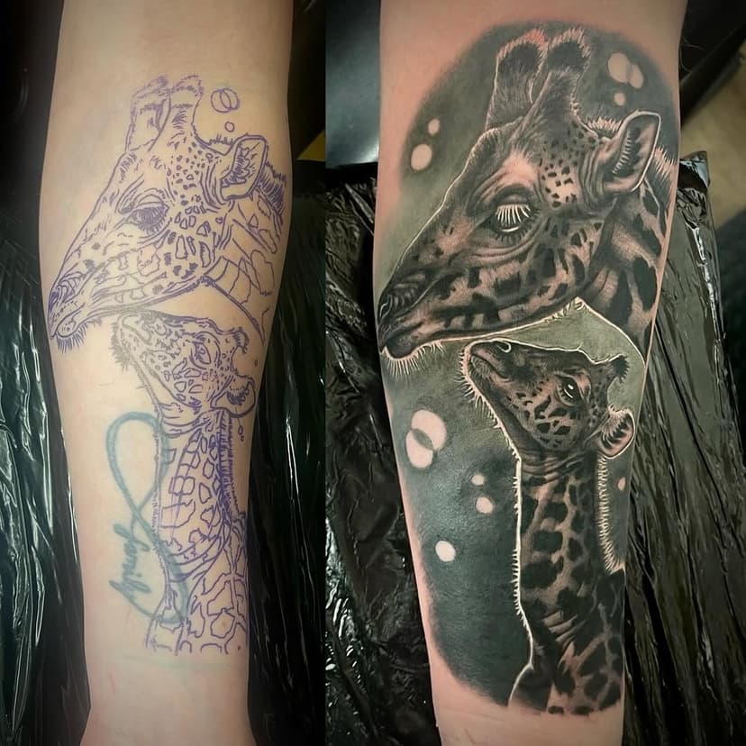 #coveruptattoo from today #giraffetattoo #realismtattoo #kingslynntattoo #uktattooartists #uktattoo #blackandgreytattoo #ezcartridge #dynamicink #stencilstufftattoo #kingslynntattooartists #femaletattooartist #babytatan #motheranddaughter #tattoocoverup