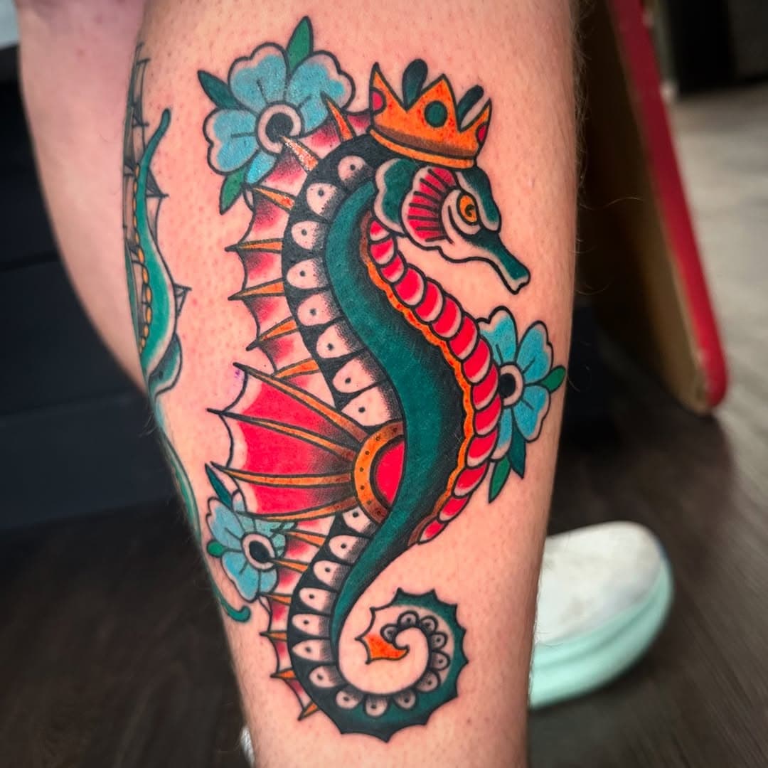 Seahorse tattoos should be more popular. 

#traditionaltattoo #seahorsetattoo #boldwillhold #chattanooga #chattanoogatattoo