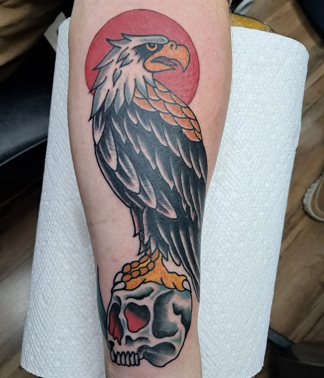I got to do this eagle today on @ithorn99 More like this please.
#eagletattoo #traditionaltattoo #boldwillhold #chillicothetattooer #ohiotattooer @rawpowerartsupply