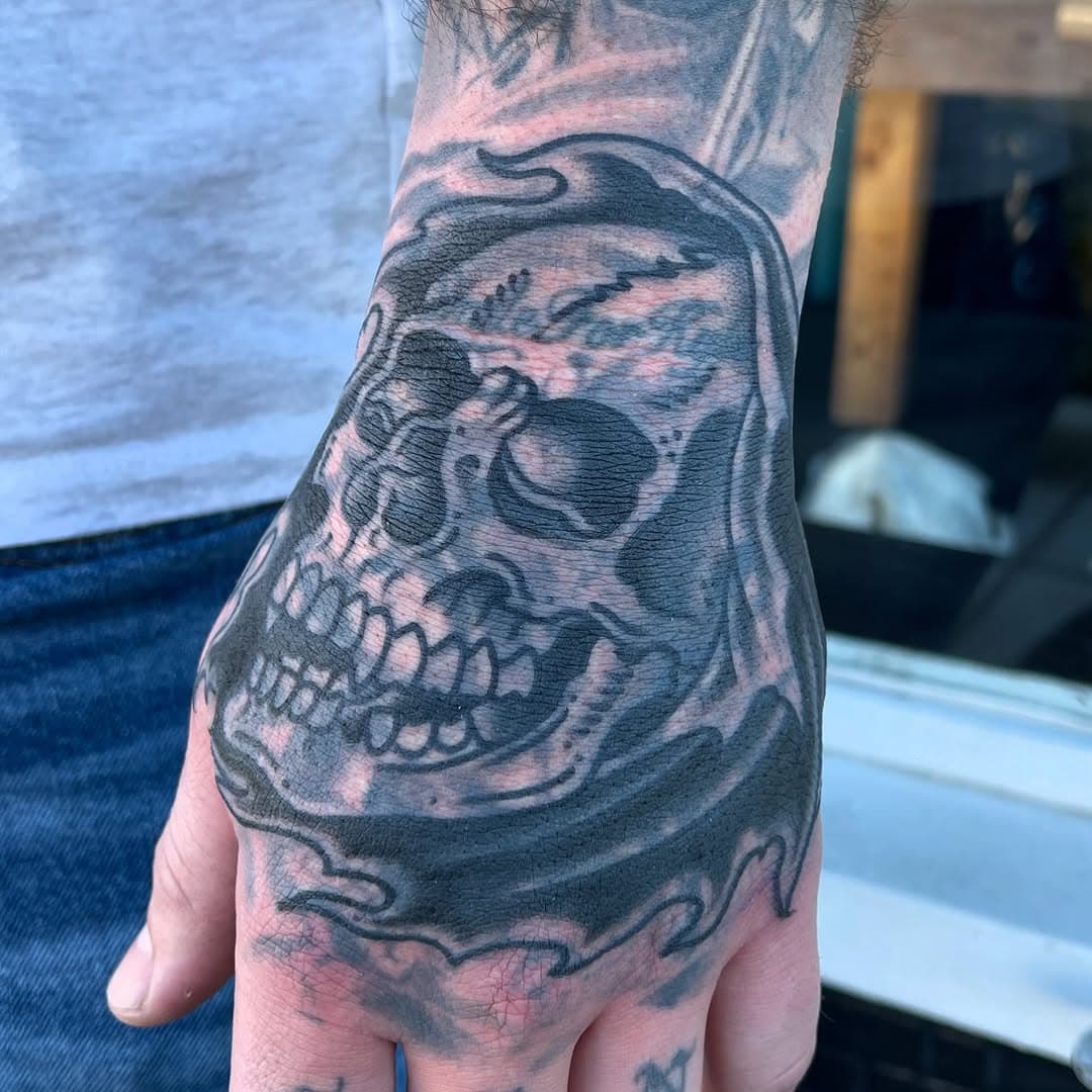 Sweet little blast over for @blakegilson 
.
.
.
#blastover #jobstopper #handtattoo #skull #skulltattoo #reapertattoo #coverthatshitup