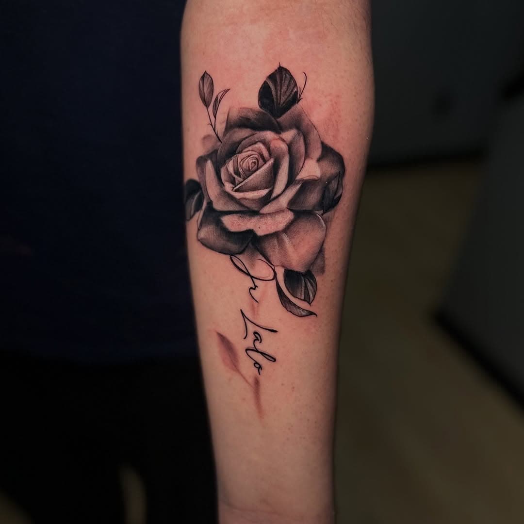 Had some fun with this #rose #rosetattoo #rosetattoos #arm #forearmtattoo #fyp #fypシ #ericrichardz #hardknoxtattoos #yonkers #914 #artist #tattooist #tattooartist #tattoo #tattoos