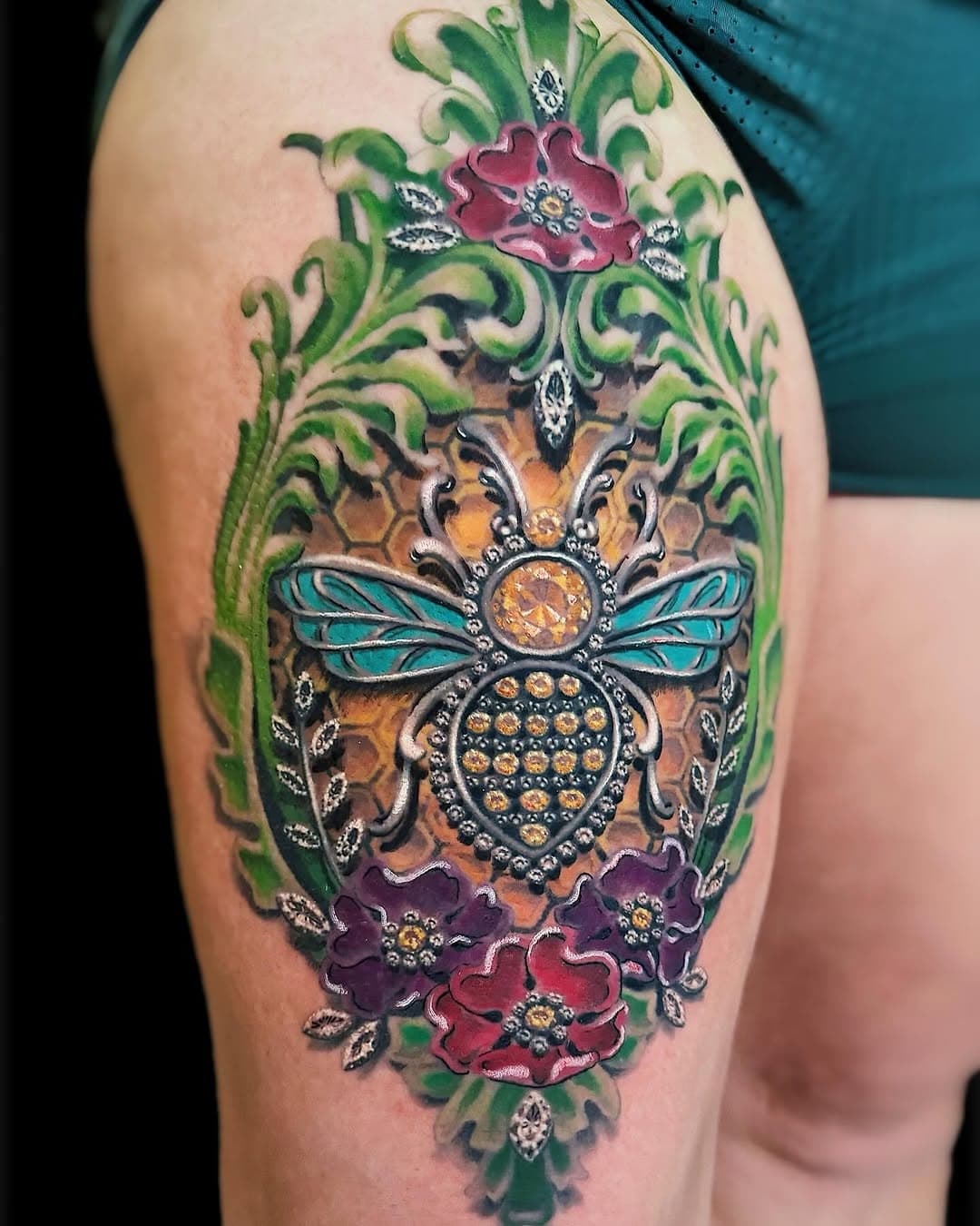 Full colour jewelry bee on a local GJ client, mostly healed with a few finishing touches added. I loved incorporating floral elements with this piece! Swipe to the end for some closer up details. This one had so many layers to it and since she’s local we were able to let it heal between sessions, which always makes for less trauma on the skin and a better healing process.
.
.
.
#tattoolove #blackworkers #femininetattoo #inkedwomen #tattoosforwomen #phoenixtattoo #dallastattooartist #dallastattoo #ink #tattooedwomen #womenwhotattoo  #tattooart #tattoosofinstagram #girlswithtattoos #inkaddict #jewelrytattoos #saltlakecitytattoo #tattoosleeve #tattooflash #inkmaster #tattoooftheday #witchytattoo #tattoosforwomen #femaletattooartist #coloradotattoo #jewelrystyle #tattooideas #denvertattoo #denvertattooartist #coloradotattooartist