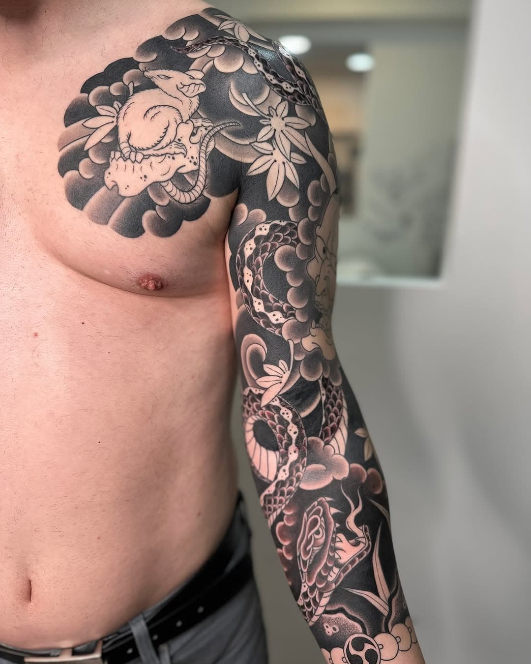 Fondo y sombras terminadas 🔥
Gracias Dídac!
📍@thegallery_tattoo
.
.
.
#japanesetattoo #barcelonatattoo #badalonatattoo #japanesetattoospain #japanesearmtattoo