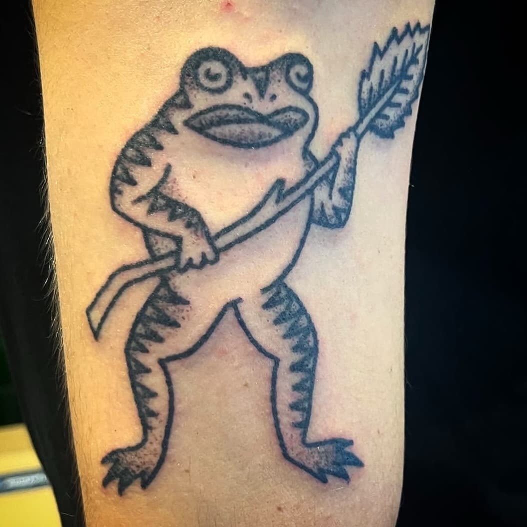 A little Handpoked frog 🐸 by our resident frog @parkydoodles . With us every Monday and Tuesday !