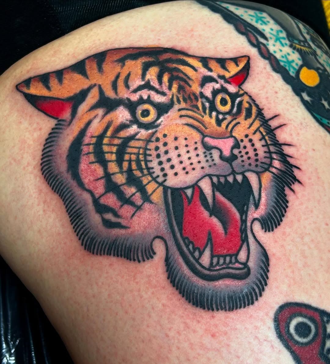 Tiger head on Crystal #howlinwolftattoo