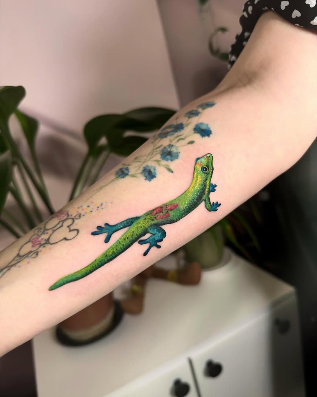 Ящерка 🦎🩵 миниатюра 

#krisiristattoo #татуакварель #татучелябинск #татумастерчелябинск #цветнаятату