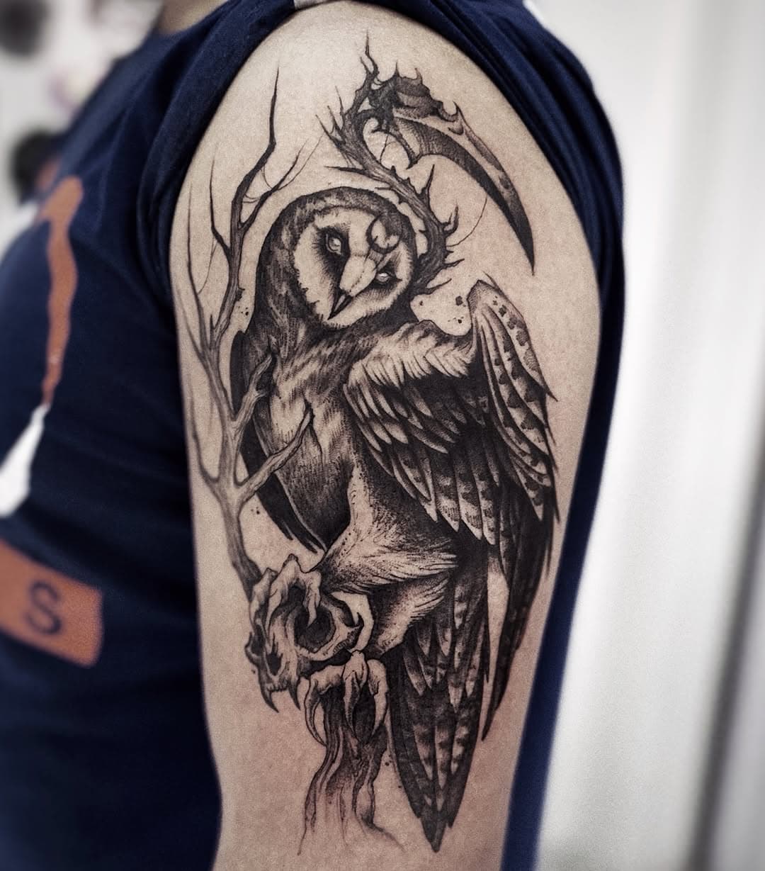 Corujinha soft e fofinha do meu consagrado @_tertuliano_baptista, que saiu depois de um ano marcada hahahahahahaj xD

#Tatuagem #tattoo #coruja #owl #autoestima #inked #aesthetic #tattooartist #thebesttattooartists #blacktattooart #blackwork #blackworktattoo #blackworksubmission #onlyblackart #darkartists #artobacurae #blackink #tatuagembrasil #tatuagembr #universe #nature #tattooinspiration #darkaesthetic #owltattoo