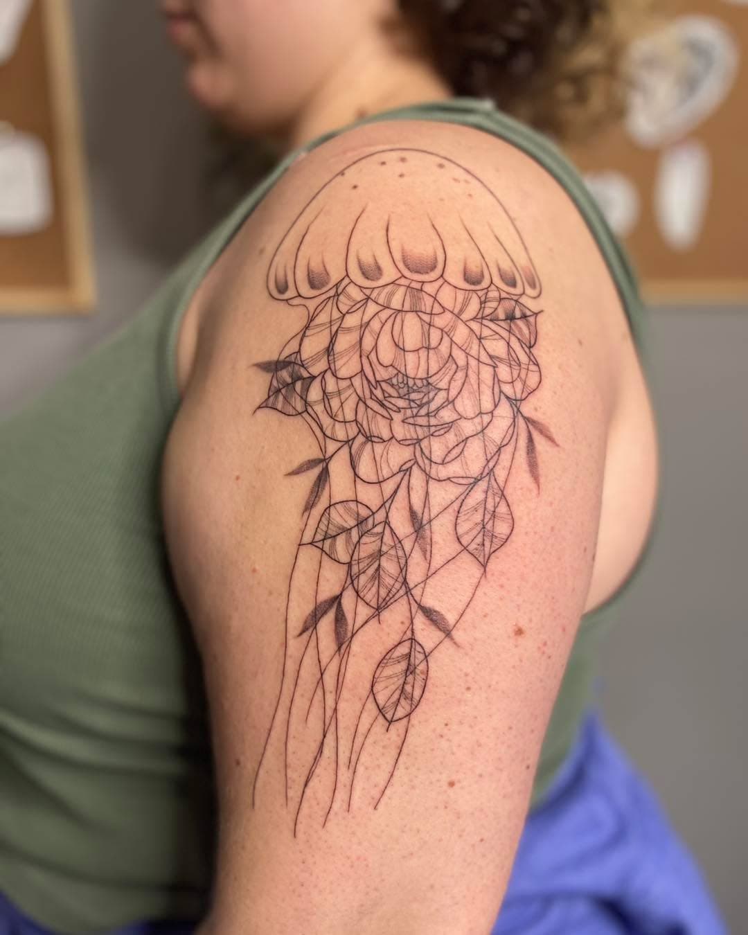 WIP floral jellyfish by Rae.
@rae_of_sunshine_tattoos
.
.
.
#tattoo #tattooart #tattooartist #tattooist #vancity #vancitytattoo #inked #tattooink #inkwork #inkart #bodyart #bodytattoo #tattoodesign #tattooideas #tattooinspiration #vancouvertattoo #langleytattoo #surreytattoo #shading #jellyfish #jellyfishtattoo #peony #peonytattoo #armtattoo #illustrativetattoo #fineline #finelinetattoo