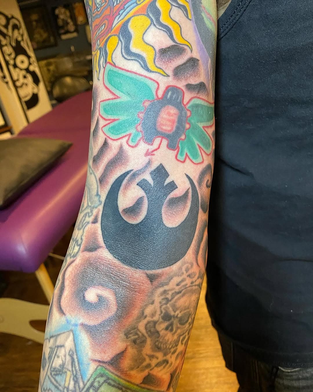 Cloud background to finish up Zack’s sleeve. Most of the other tattoos done by others, but I did the Sublime sun and the Rebel Alliance symbol, as well as a couple re-works of some of his older tattoos. Thank you so much for the trust! 
.
.
.
.
#noodlestattooshop #warrenville #naperville #chicago #illinois #chicagosuburbs #traditionaltattoo #americantraditional