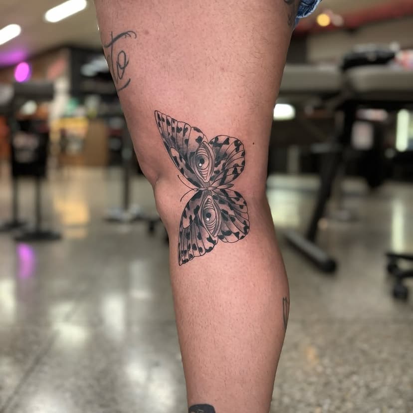 Tatuagem preto e cinza!🔥
.
Feita pelo tatuador @messiastattoo curtiram o resultado? Entre em contato e agende a sua com a gente via WhatsApp 11963207316
.
#tattoopretoecinza