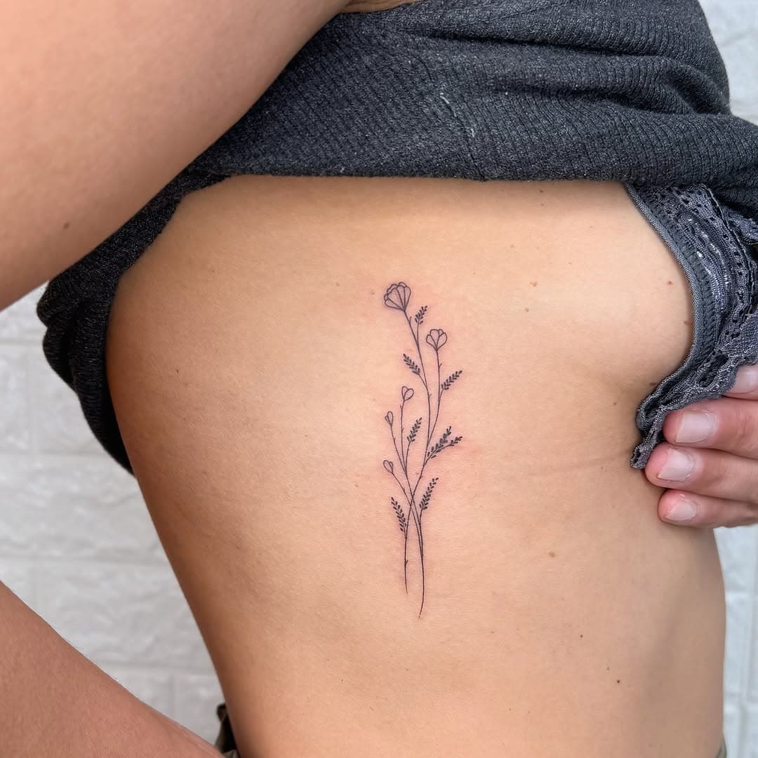 Para orçamentos e agendamentos entre em contato pelo nosso whatsapp (48) 98483-0203

#fineline #tatuagemdelicada #tatuagemfeminina #ramos #floraltattoo #mommtattoo