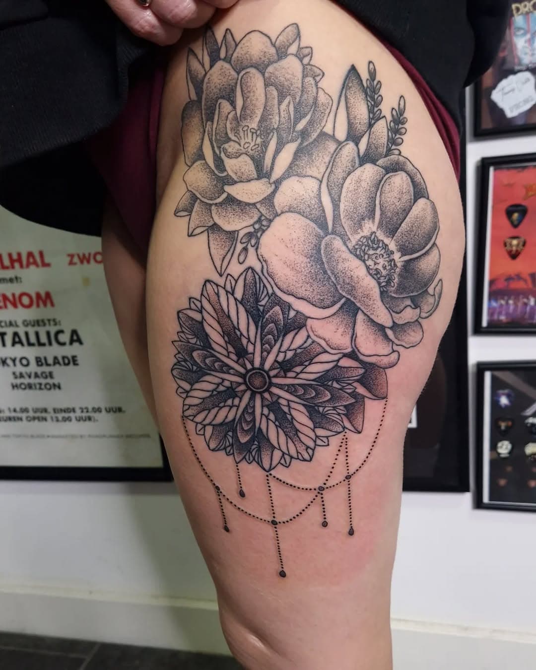 More added to clients thigh piece.

#tattoo #ink #studio #thigh #peonyflower #geometric #dotwork #linework
#dermaglotattoosuppliesuk 
#egotattoomachine 
#daviewrightfacebook