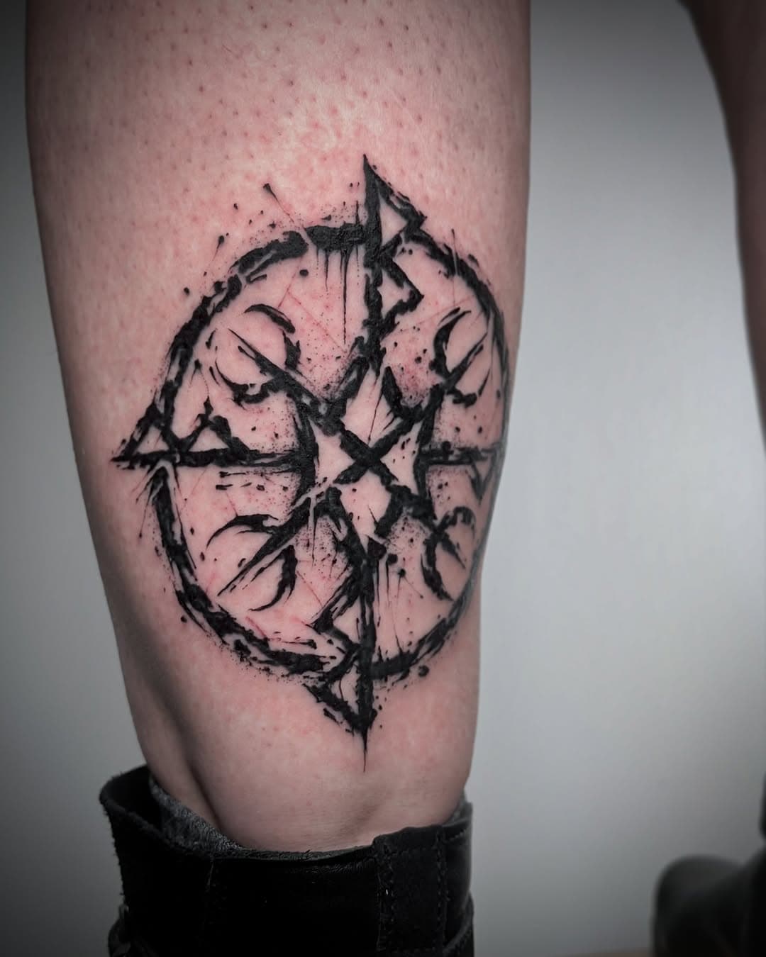 Merci à Sylvie pour sa confiance 
—
Je crée votre Bindrune/Talisman/Sigil à la demande.
Pour plus d’infos, contactez moi en DM ou par mail sur:
void.vitriol@gmail.com
—
Sponsor :
@killerinktattoo 
—
LILLE 07, 08 & 09/02
@lilletattooconvention 
LIEGES 🇧🇪 27, 28 & 29/03
@en_face_du_building 
NANTES 06-10/05
@frozentattoosnantes 
MONS 🇧🇪 11 & 12/10
@monstattooconvention 
—
#bindrune #lilletattoo #norsetattoo #vikingtattoo #pagantattoo #belgiumtattoo #pagan #lillemaville #lille