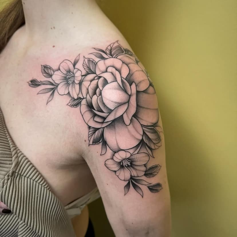 Floral #shouldertattoo from this morning. #peonytattoo #floraltattoo #floraltattoos