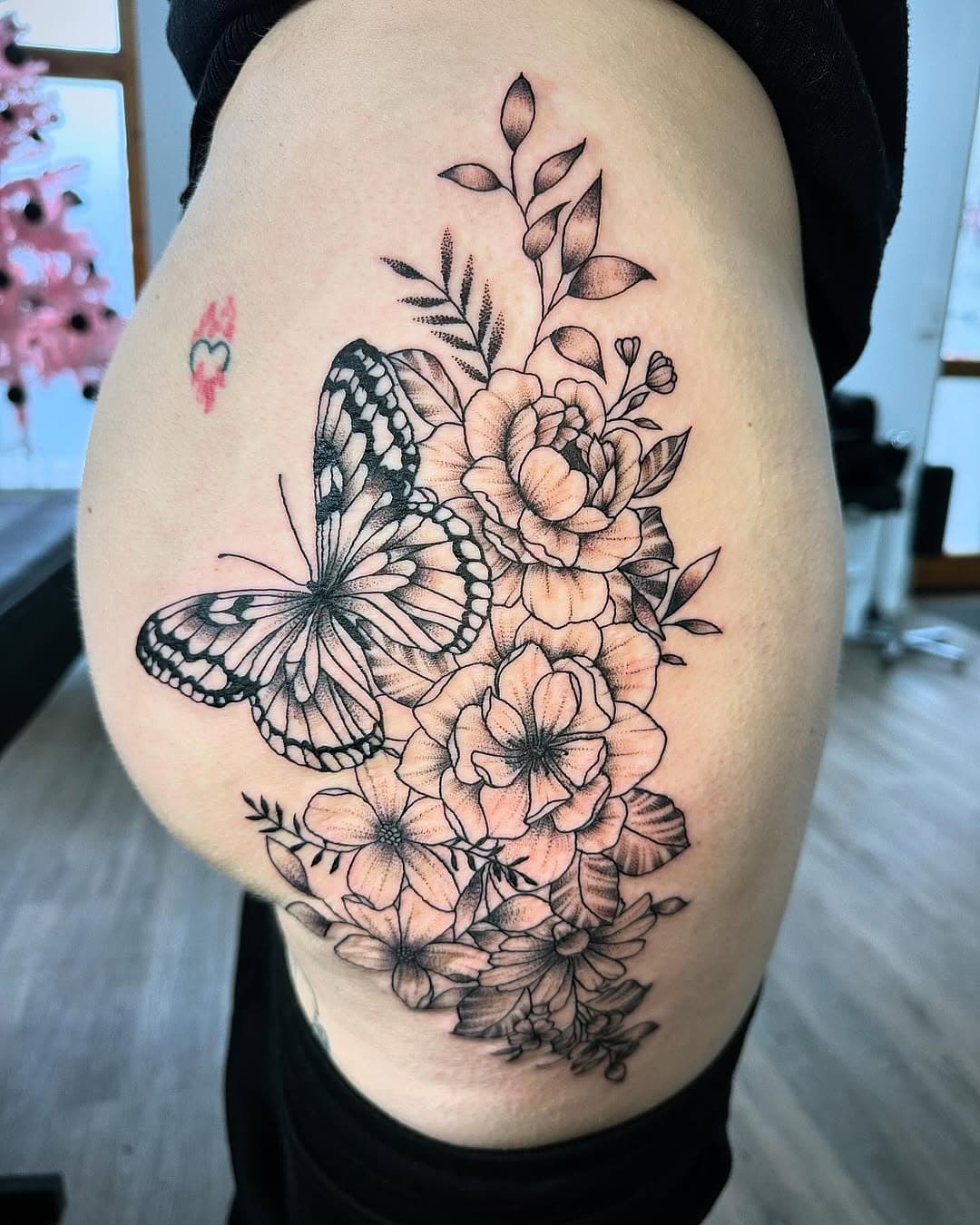 #flowers #flower #tattoo #flowertattoo #tattoos #butterfly #butterflytattoo #schmetterling #schmetterlingtattoo #blumen #blumentattoo #blackwork #blackworktattoo #onlyblacktattoo #blacktattoo #wipshading #wipshadingtattoo #dotwork #dotworktattoo #tattooartist #tattooart #ink #inked #inkedgirls #legtattoo #asstattoo #tattoostudio #ulm #neuulm #ludwigsfeld