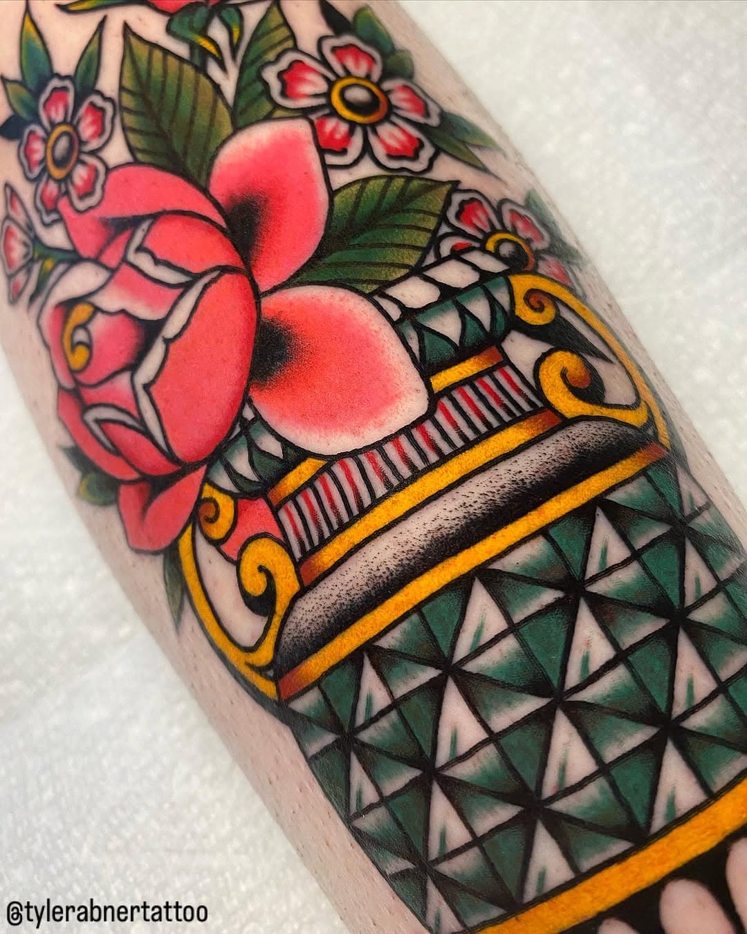 Today is my birthday, so I’m posting a recent favorite. Pink roses symbolize love, gratitude and appreciation… Thanks to all of you for the constant support over the years. I appreciate you more than you’ll ever know! 💗💗💗 Made using @blackclaw @tigerspitbalm_usa @tigerspitbalm @southstatemfg @alliancetattoosupply @bananafishtattoosupply