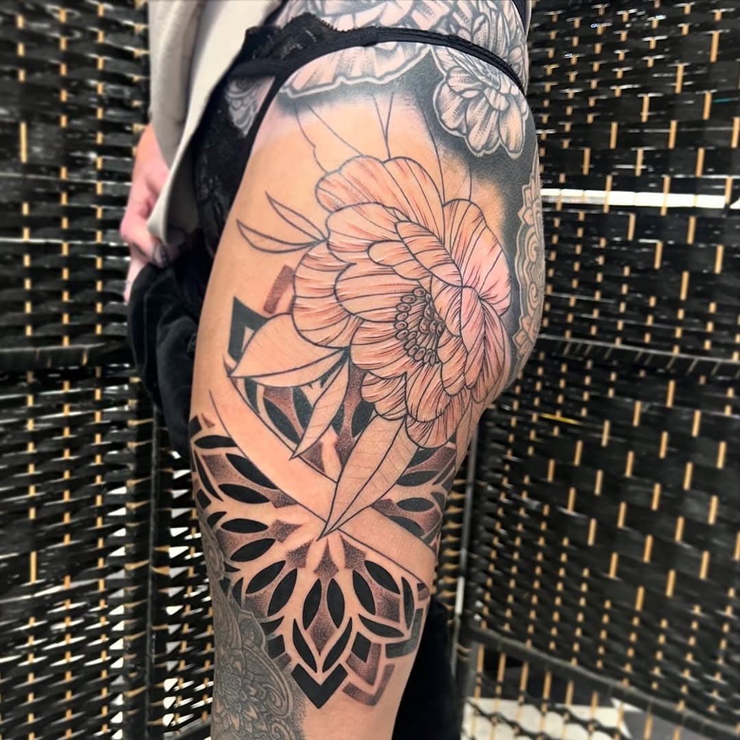 SECOND SESSION DONE more to come. Done using @bishoprotary power wand @ghostcartridges @dynamiccolor black and @yayofamilia greensoap  #BlackworkTattoo
#finelinetattoo 
#MinimalTattoo
#CustomTattoos
#geometric #InkedAndAwesome
#TattooLovers
#InkedLife
#TattoosOfInstagram
#TattooAddicts
#TattooVibes
#BodyArt
#ArtisticExpression
#CreativeTattoo
#skinart