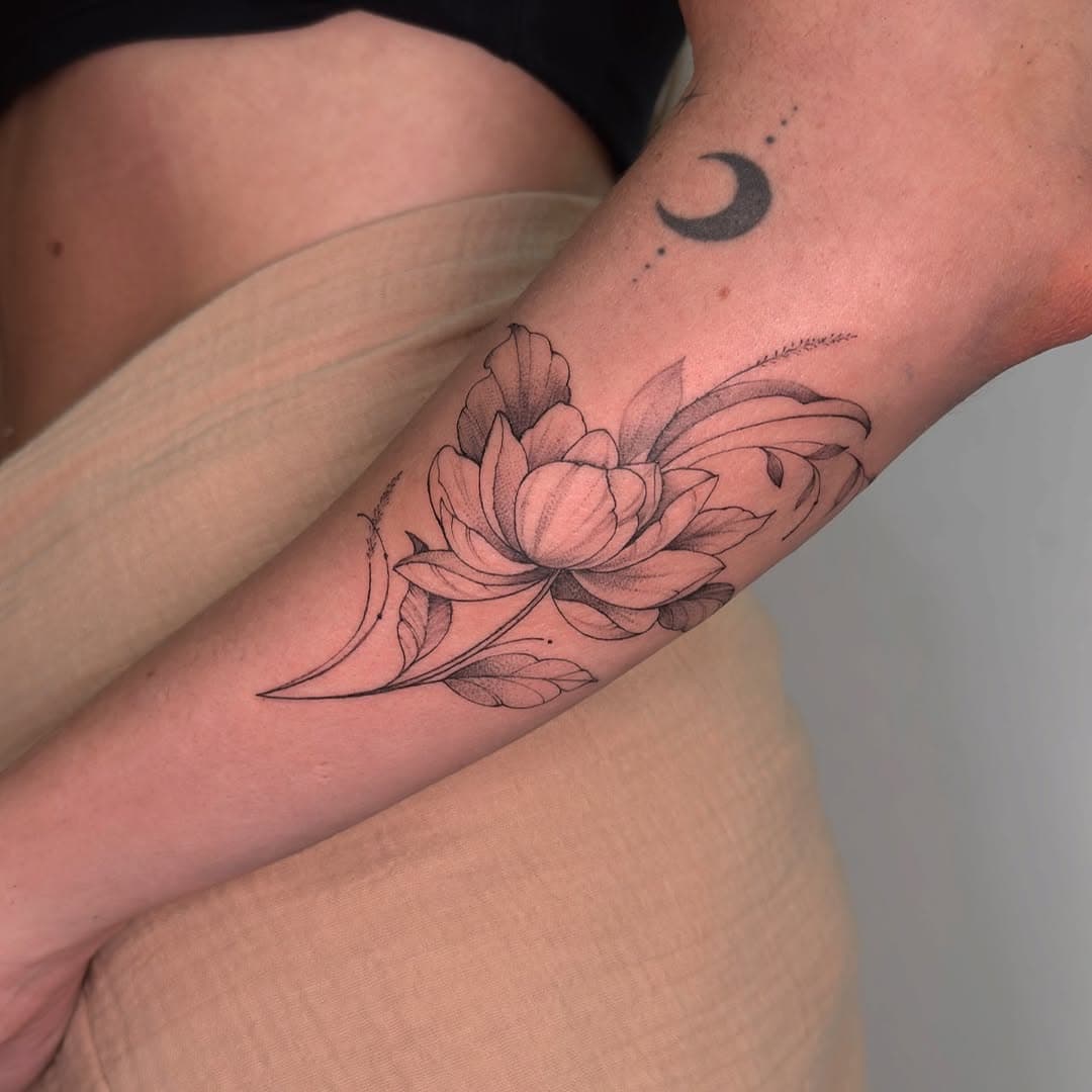 🌷

#fineline #flowertattoo #tatuagemdelicada #jundiaí