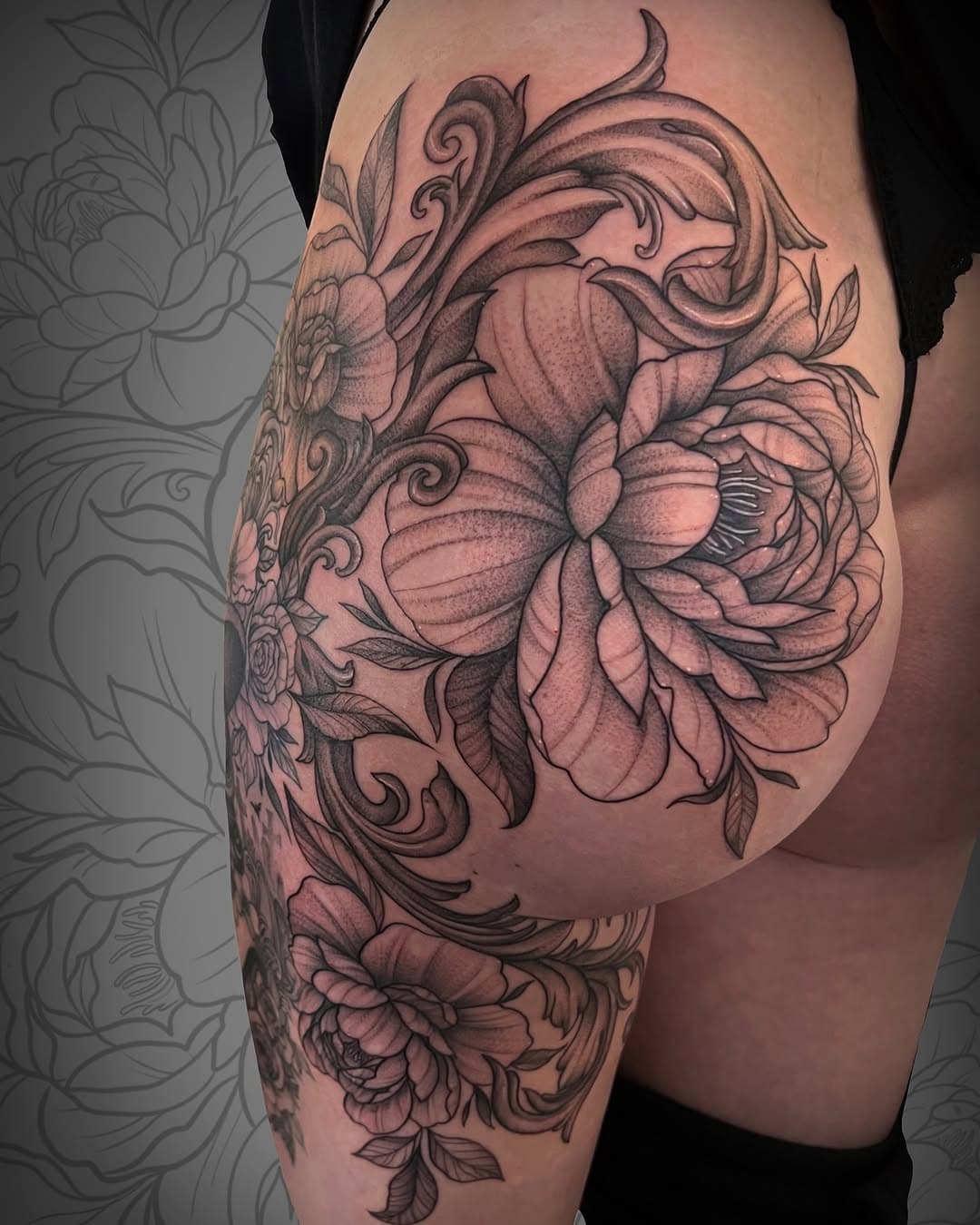 For Jamie 🖤

•
•
•
#peonytattoo #butttattoo #michigantattooartist #detroittattooartist #blackandgreytattoo #floraltattoo