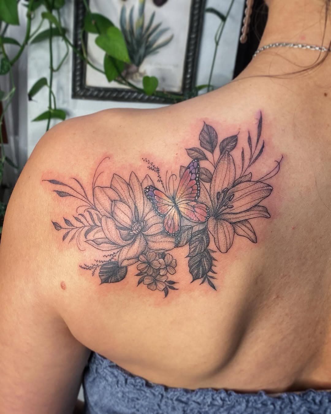 A cover up from a while ago, swipe right to see the before! 

#coveruptattoo #tattoo #butterfly #flowers #lilly #sarasota #bradenton #floraandfaunatattoo