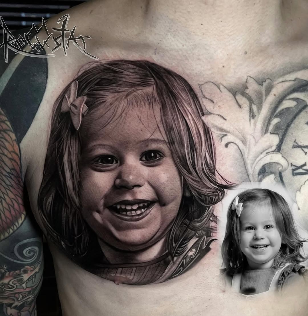 #portraittattoo #blackngrey #tattoos #tattoo #inked #tat2 #tattoolovers #realisticink #realistictattoo #roqqstar #childportraits #tat #tattooideas #tattooed #tattooing #tattooartist #inked @photo_film_campos @acus_tattoomachines