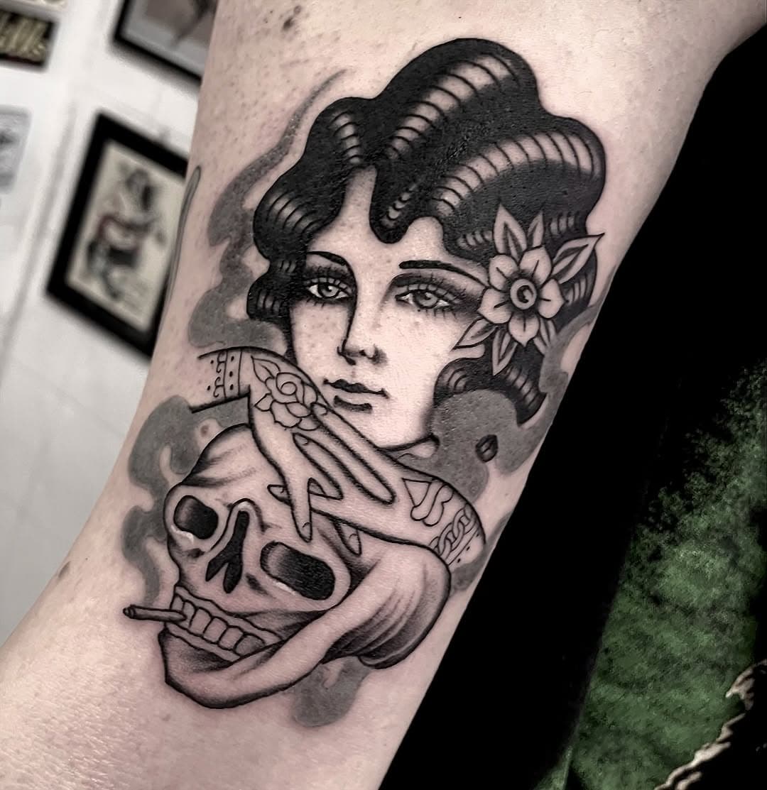 Grazie Cata! 🙏🏻☠️ 
Info & bookings 📞3332124503

#skulls #woman #tattoo #blackandgreytattoo #eyes #tatuaggio #traditionaltattoo #oldschooltattooing #oldschool #black #classictattoo #deadlift #gothic