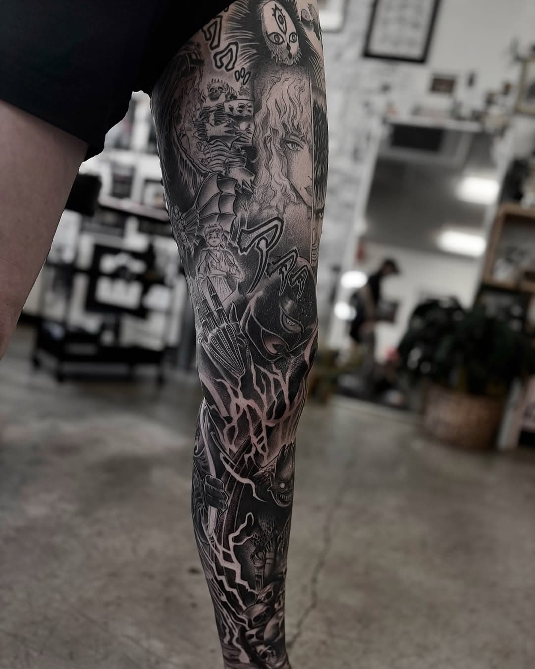 Imogens full leg!! All fin🤠 incredible commitment and pain tolerance, thankyou>_< 😮‍💨😮‍💨🖤