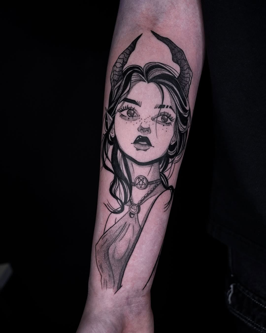 ⛓️‍💥Demon Lady ⛓️‍💥
- @kevink_ttt 
.
.
.
#tattooart #kitzingen #inked #armtattoo #dotworktattoo #schweinfurt #artwork